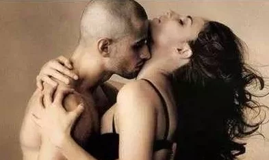 女上男下激烈啪啪xx00免费指的是一种性爱姿势及相关视频内容的描述