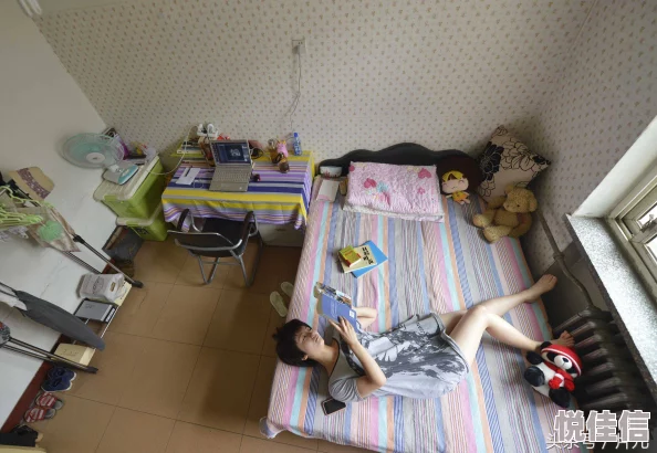 出租屋自拍让生活更精彩积极向上勇敢追梦每一天都是新的开始