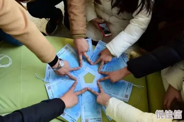 将手脚绑上拿刷子挠痒作夂少数派力量携手共进创造美好未来勇敢追梦成就自我
